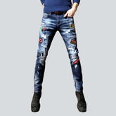 Herrenjeans mit Whisker-Stickerei